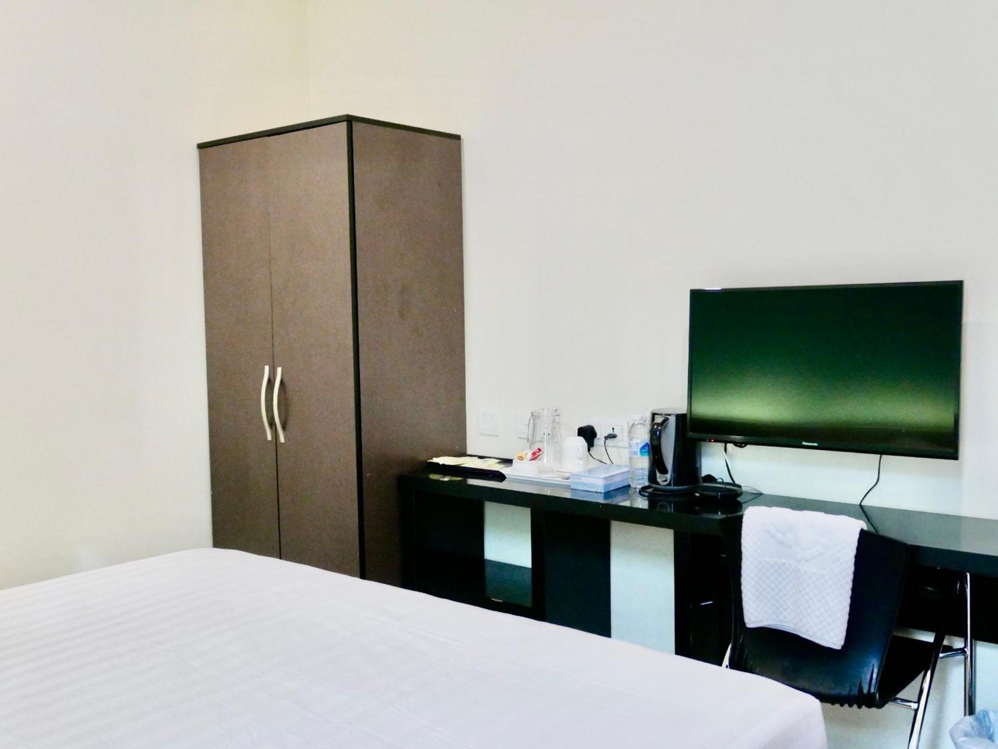 Pantai Regal Hotel 3*